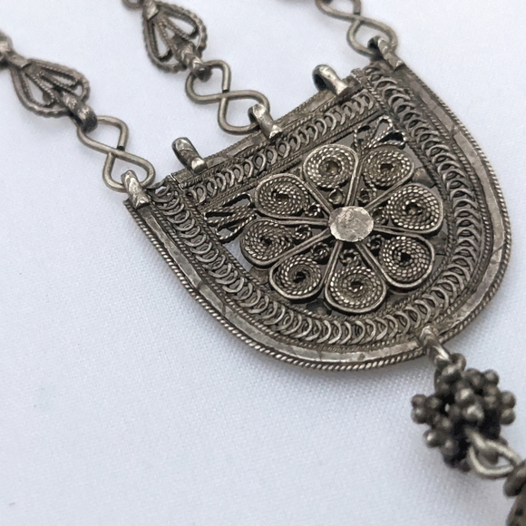 *SOLD* Antique Ladakhi Bedouin filigree amulet pendant ball & bar link necklace - Picture 7 of 10